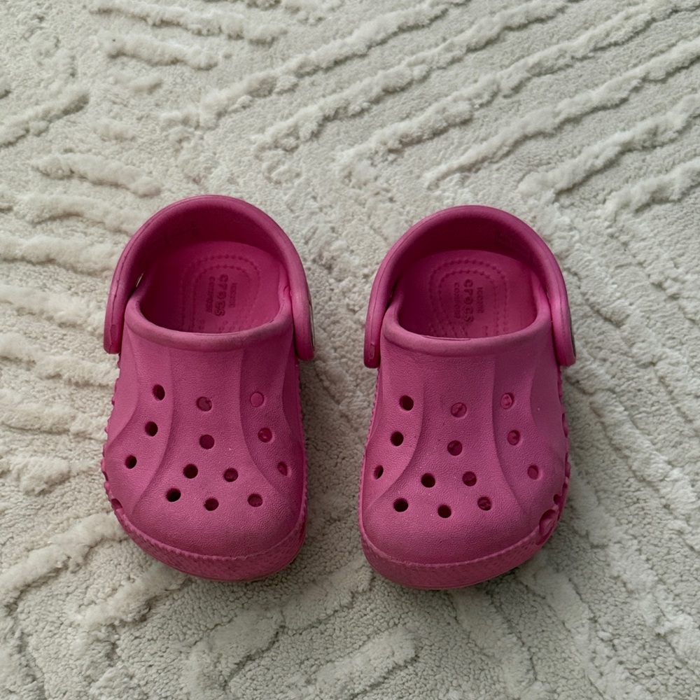 CROCS Kids Classic Clog in Hot Pink